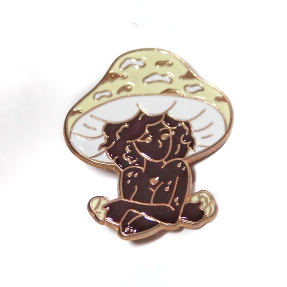 Mushroom girl enamel pin - Picture 10 of 10